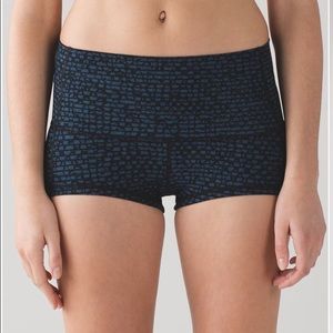 NWT - Lululemon Wunder Short 2" (Full-On Luxtreme)